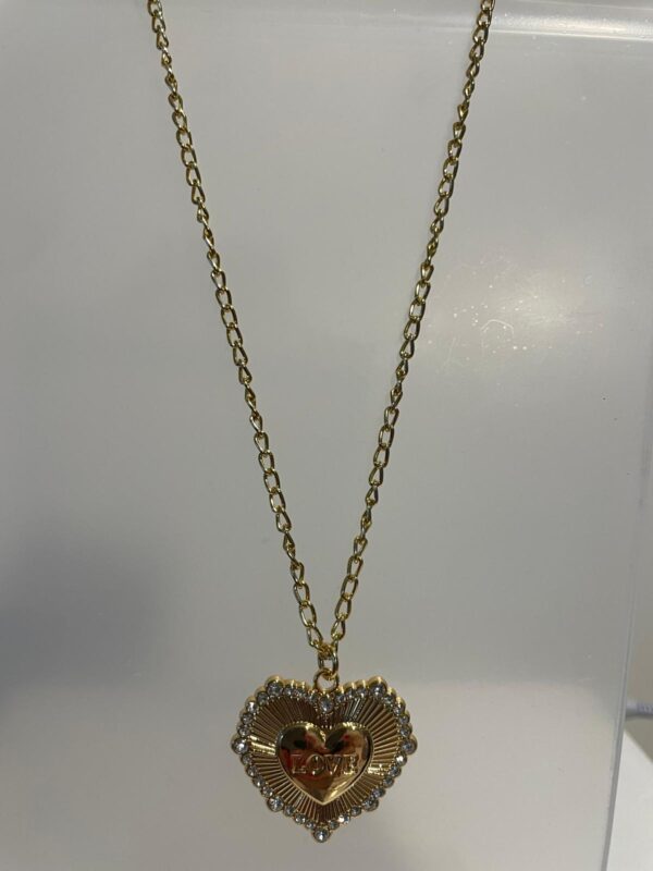 Collar en dorado con dique en corazon