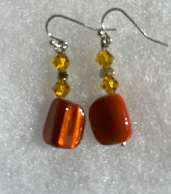 Aretes en piedra naranja y acero inoxidable