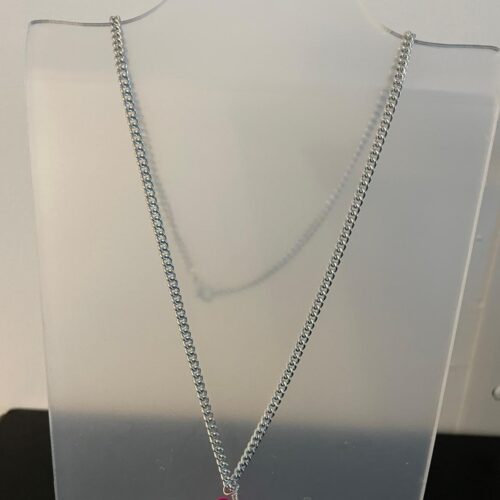 Collar de cadena y dije fucsia de dama