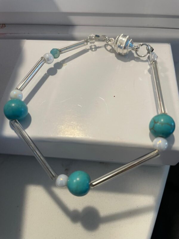 Pulsera de canutillo y piedra verde