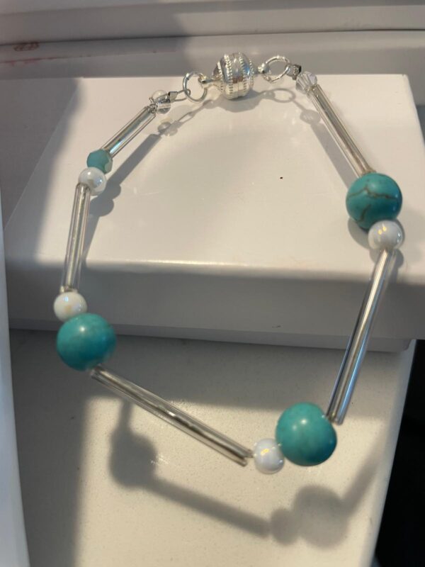 Pulsera de canutillo y piedra verde