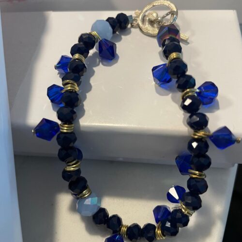 Pulsera en piedra negra y morada