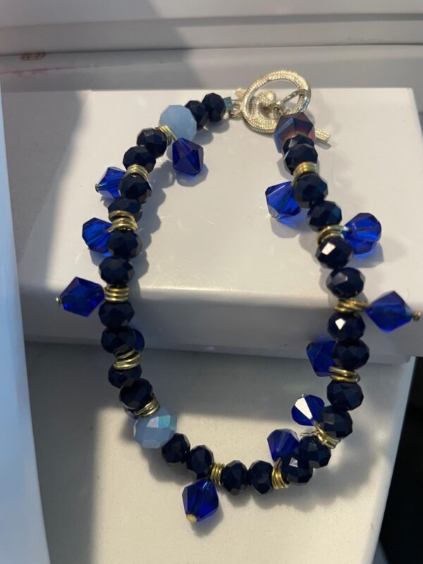 Pulsera en piedra negra y morada