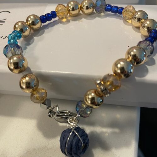 Pulsera en dorado y piedra azul