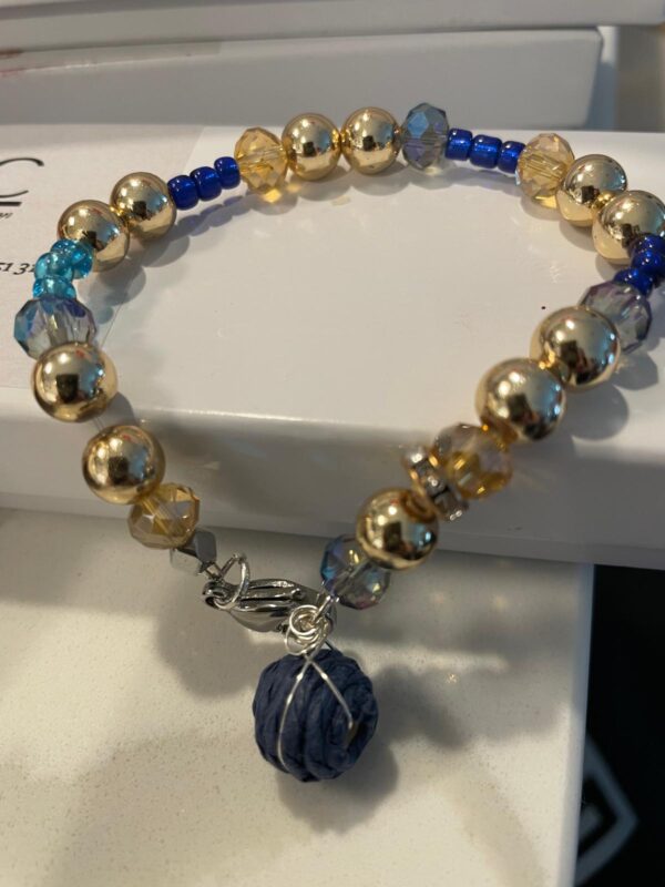 Pulsera en dorado y piedra azul
