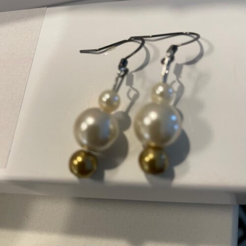 Aretes perla blanco y dorado