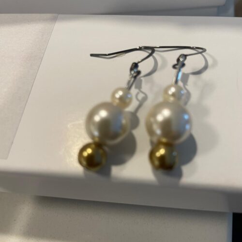 Aretes perla blanco y dorado
