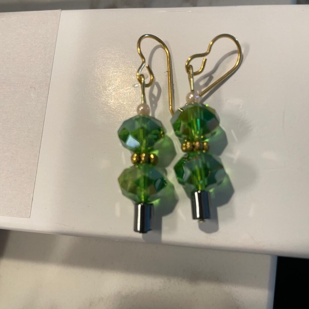 Aretes verdes en cristal y dorado