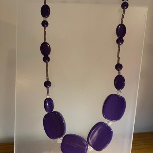 Collar en piedra morado