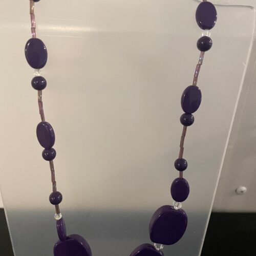 Collar en piedra morado